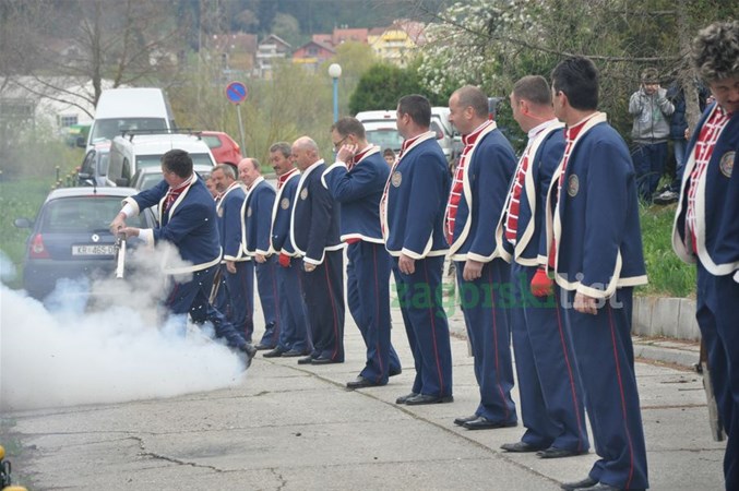 zagorje_zabok_crkva_misa_uskrs_pucanje_kubure_kuburaši_grof_kulmer_08042012_24.jpg