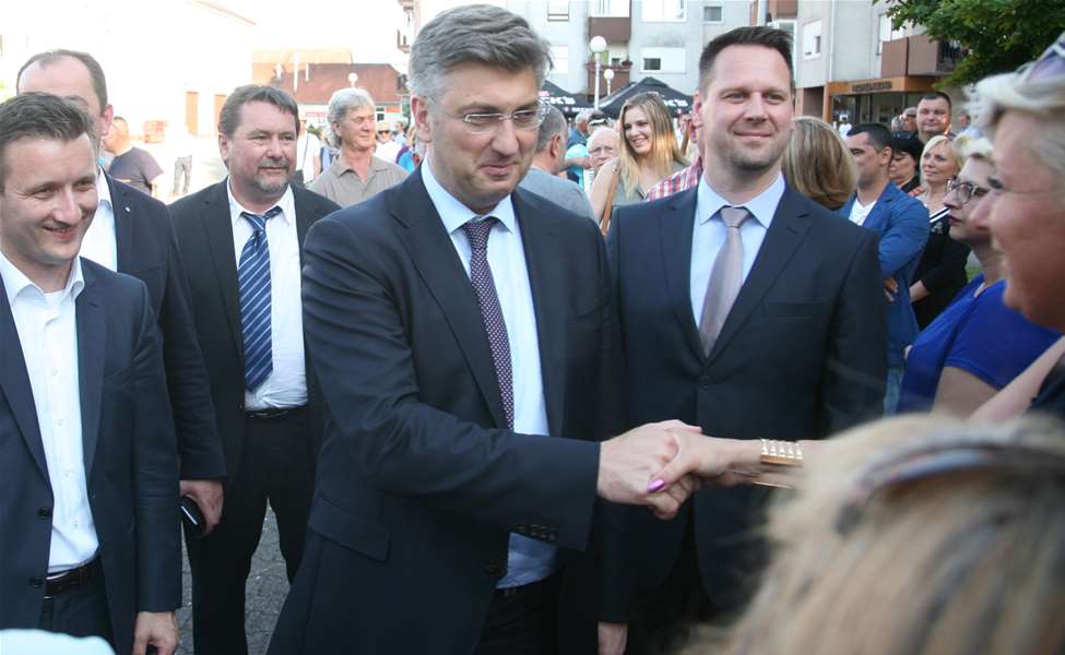 Predsjednik Vlade RH Andrej Plenković na druženju s građanima u Oroslavju