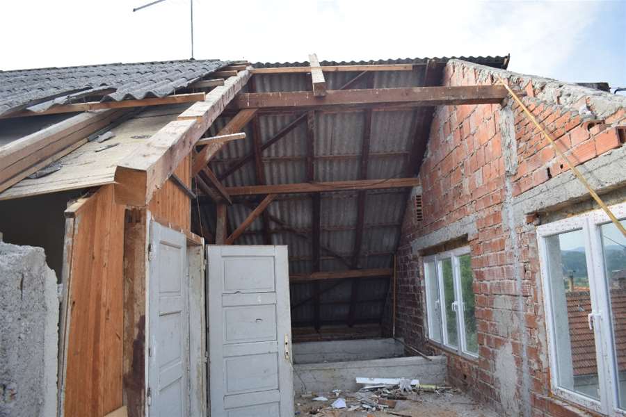 Oluja odnijela krov na Vatrogasnom domu DVD-a Tugonica-Podgrađe 1 (1).JPG