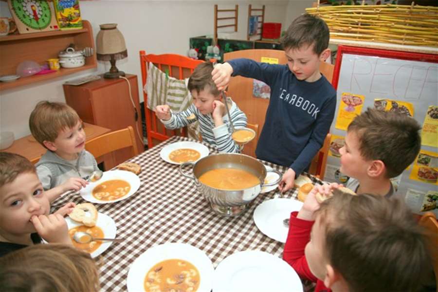 U vrtiću Rožica u Velikom Trgovišću djeca si sama poslužuju hranu