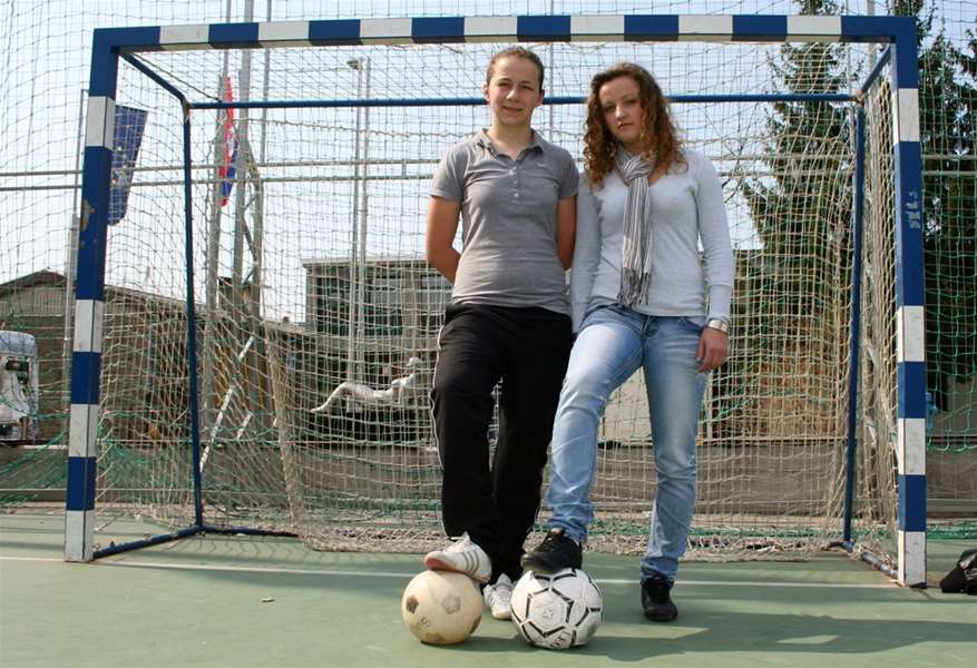 Marija Jakuš i Andrea Šćukanec nogomet.jpg