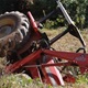 Prilikom izvlačenja drva iz šume prevrnuo se traktor, vozač ozlijeđen