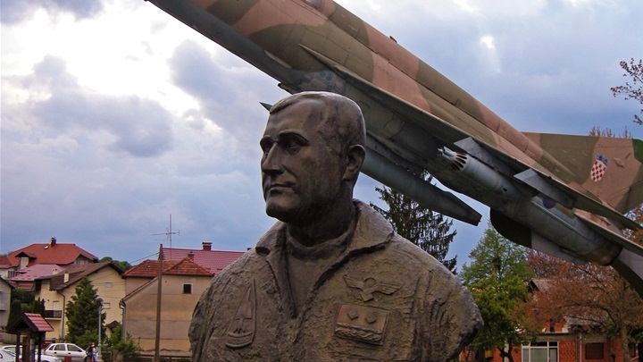 Prigodno postavljeni MiG-21 u Spomen - parku Rudolfa Perešina u Gornjoj Stubici