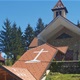 Novi krov iznad stepenica koje vode do mihovljanske crkve