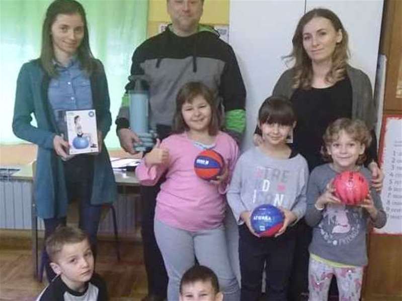 Područna škola Krušljevo Selo-donacija.jpg