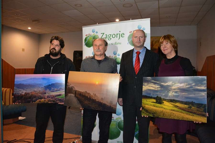 Prošlogodišnji pobjednici foto natječaja 'Bajka na dlanu' sa županom Željkom Kolarom