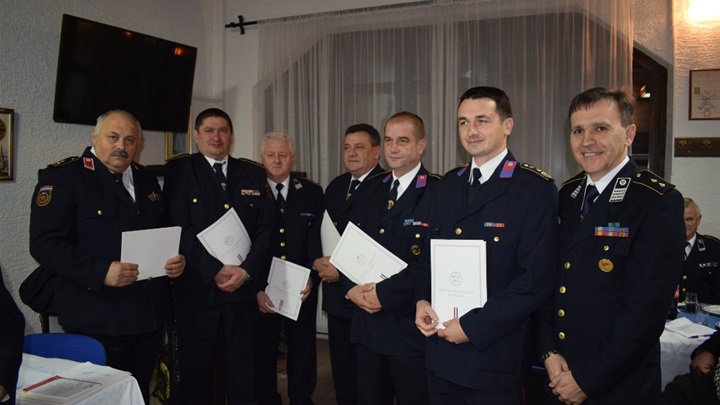 Županija će u 2018. godini za vatrogastvo izdvojiti milijun kuna Novi viši vatrogasni časnici 1. klase .JPG