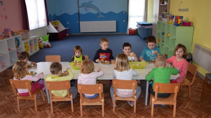 U Obrtu za čuvanje djece Žabice dadilje same pripremaju obroke za mališane