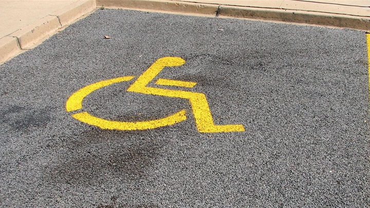 invalidi parking ilustracija.jpg
