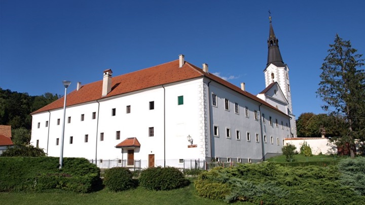 Franjevački samostan Klanjec (800 x 600).jpg