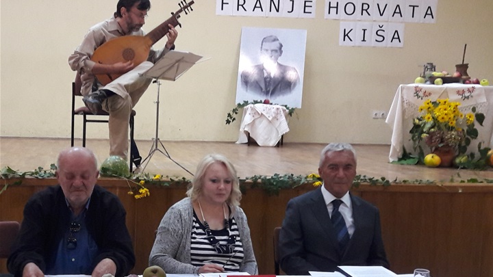 U kulturno -umjetničkom programu nastupio je hrvatski gitarist i lutnjist Igor Paro