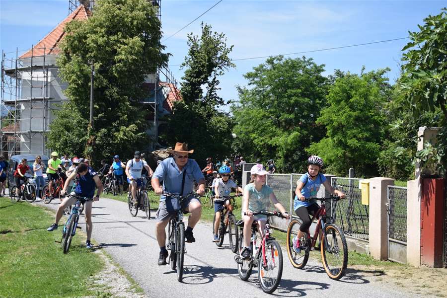 Biciklijada ''Četiri kapelice'' i Biciklistički Romarski put okupili stotinjak biciklista svih uzrasta13.JPG
