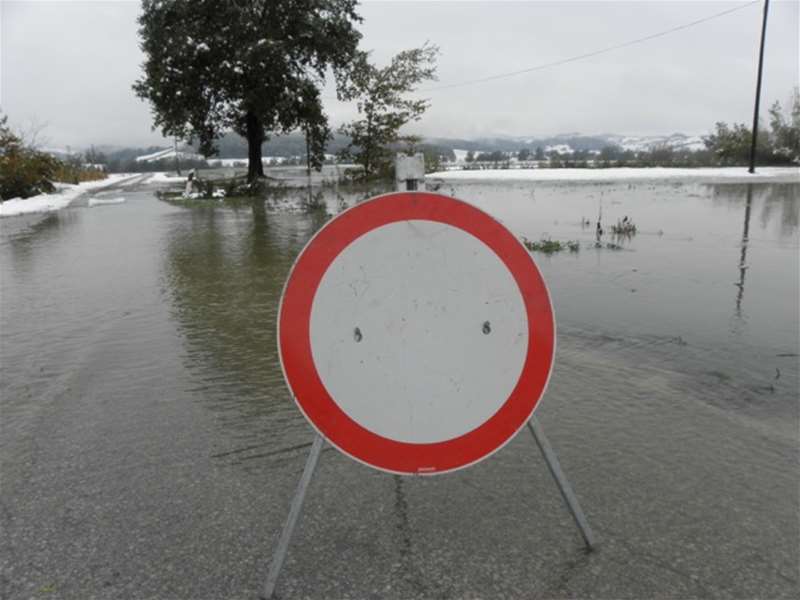zagorje_poplava_sutla_znak zabrane.JPG