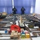 [FOTO] Koji ulov: Policija zaplijenila ogroman arsenal oružja