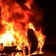 Vatra u trenu zahvatila automobil i potpuno ga ‘progutala’