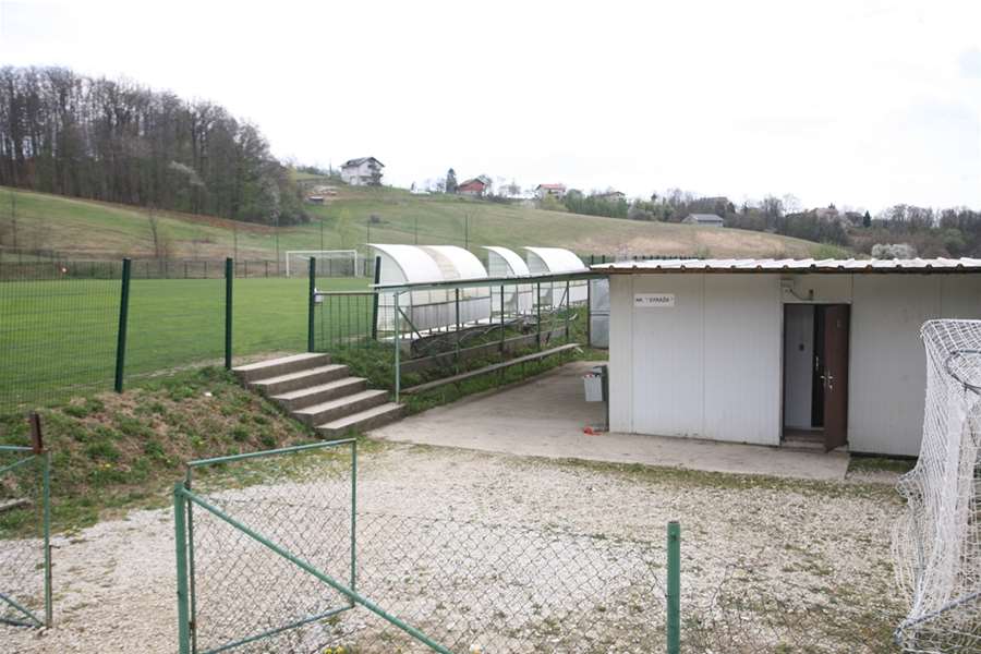 NK Straži sportski objekt prijeko je potreban jer sada koriste kontejnere