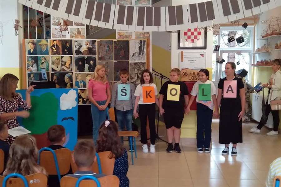 lobor-os franje horvata kisa-prvi dan skole (7).jpg