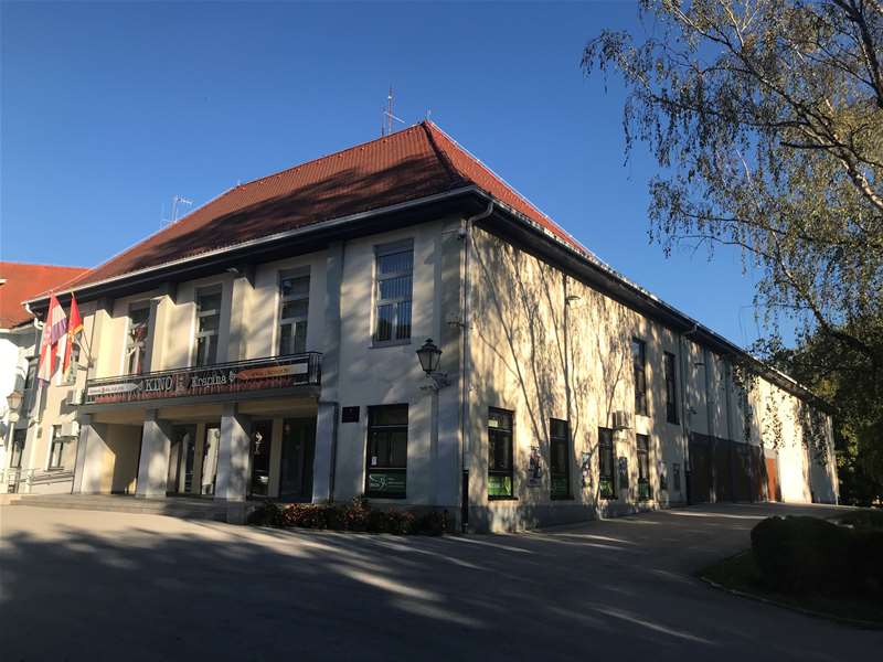 Zgrada učilišta danas; izvor web stranica pou krapina.jpg