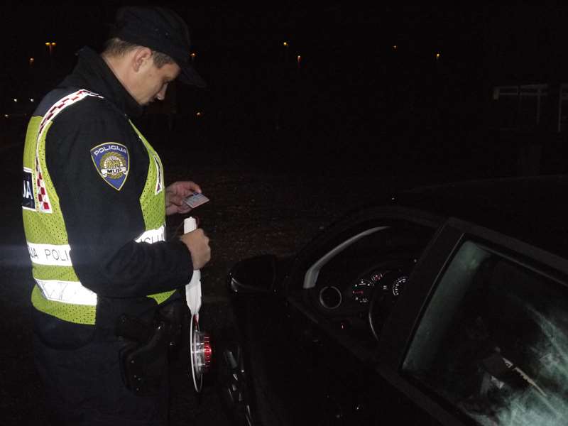 Policija