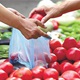 NOVA PRAVILA: Trgovci će naplaćivati i vrlo lagane plastične vrećice