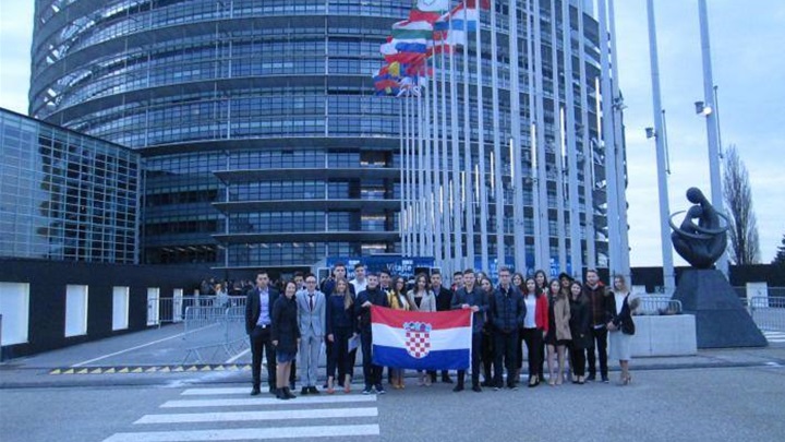 srednja škola krapina u strasbourgu 2.jpg