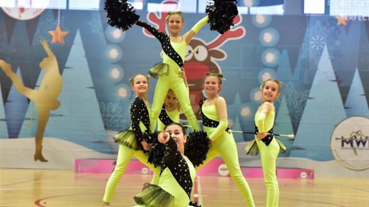 zlatarske mažoretkinje (2).png