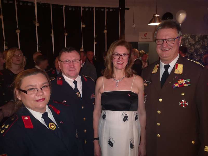 U društvu s počasnim članovima DVD Kačkovec.jpg