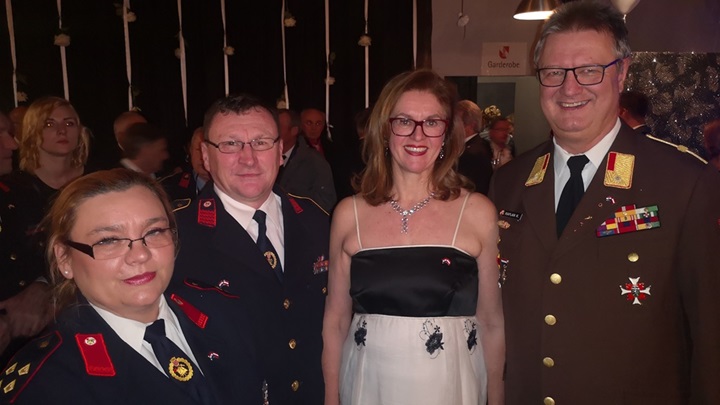 U društvu s počasnim članovima DVD Kačkovec.jpg