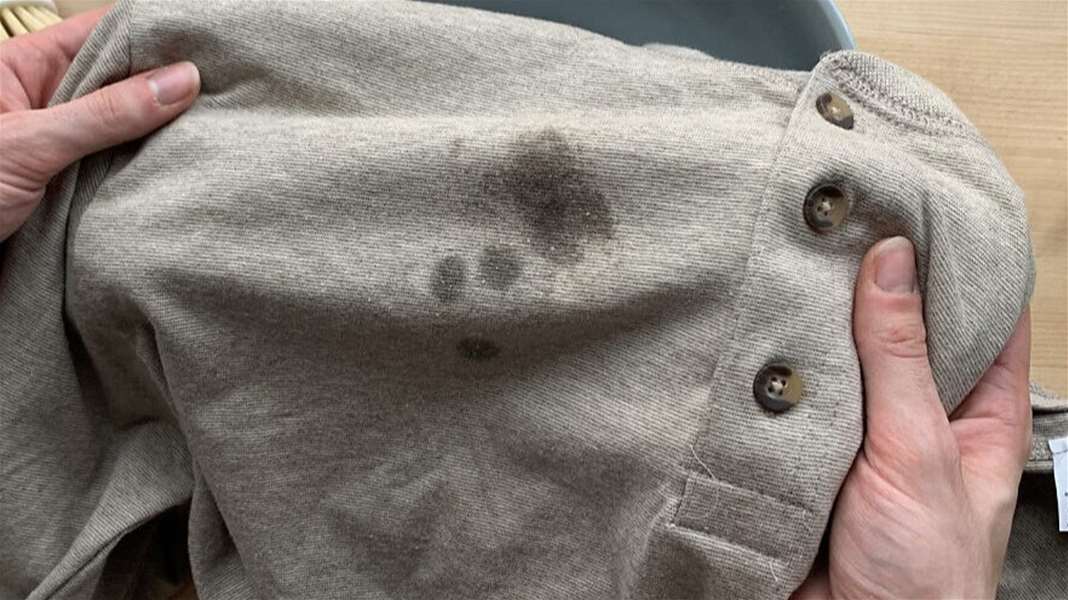 how-to-get-grease-out-of-clothes-image-1-e1725870796233.jpg