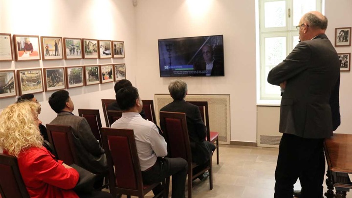 kinezi u zaboku smanjeno 17.jpg