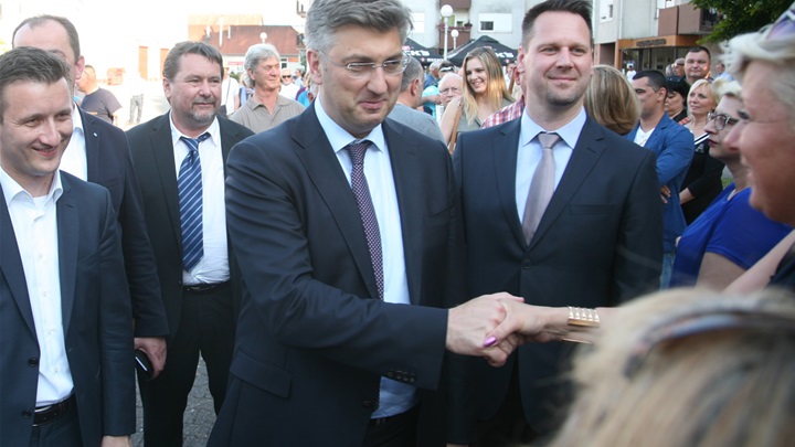 Predsjednik Vlade RH Andrej Plenković na druženju s građanima u Oroslavju