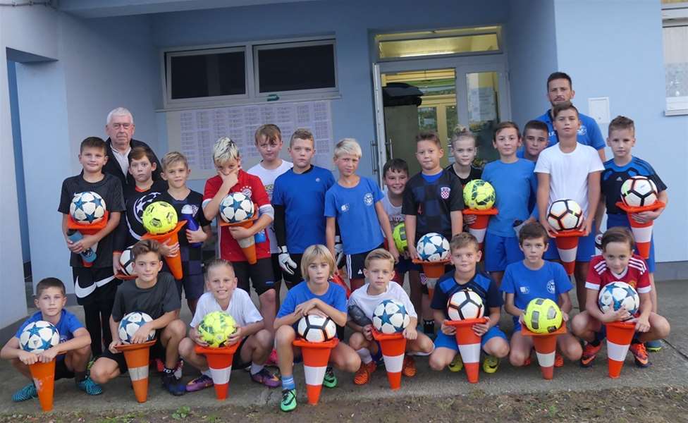 OMLADINSKI POGON MLADOST ZABOK Limači zabočke Mladosti.jpg