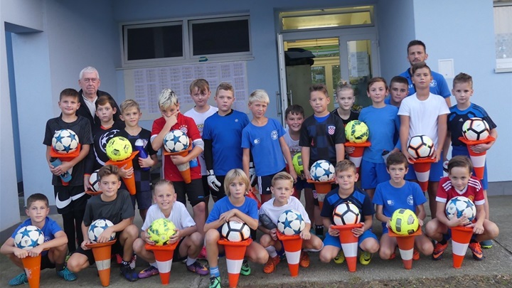 OMLADINSKI POGON MLADOST ZABOK Limači zabočke Mladosti.jpg