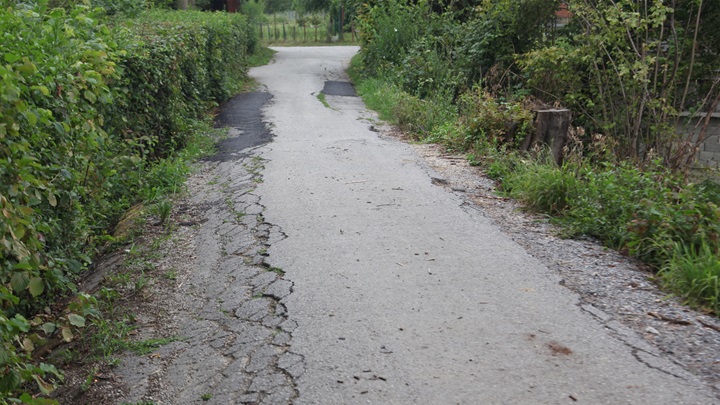 strmec loša cesta.jpg