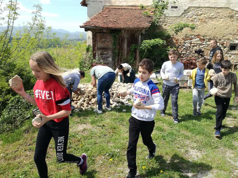 nosimo kamenje.jpg