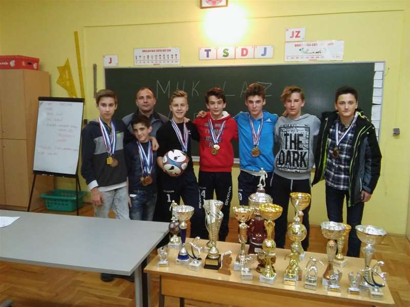 SPORT 28.11_ MALI NOGOMET MNK LAZ PROSLAVIO 4. ROĐENDAN.jpg