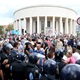 Policija kod prosvjednika pred HDZ-om našla molotovljeve koktele i bombu