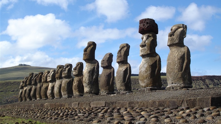 Easter_Island_Ahu_(2006).jpg