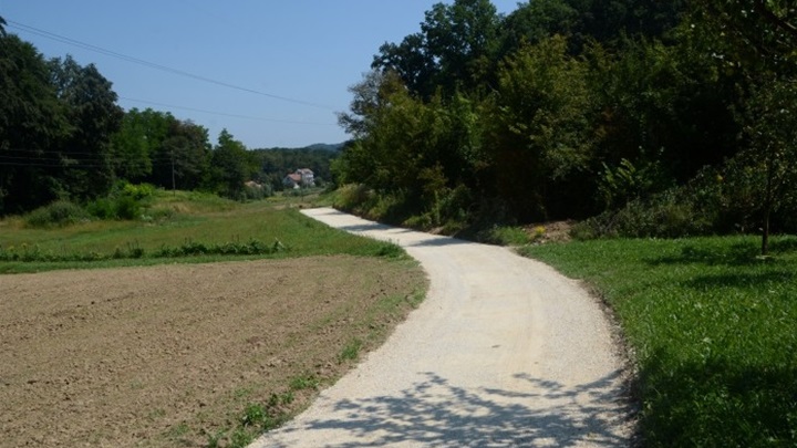 gornja stubica nerazvrstane ceste.jpg