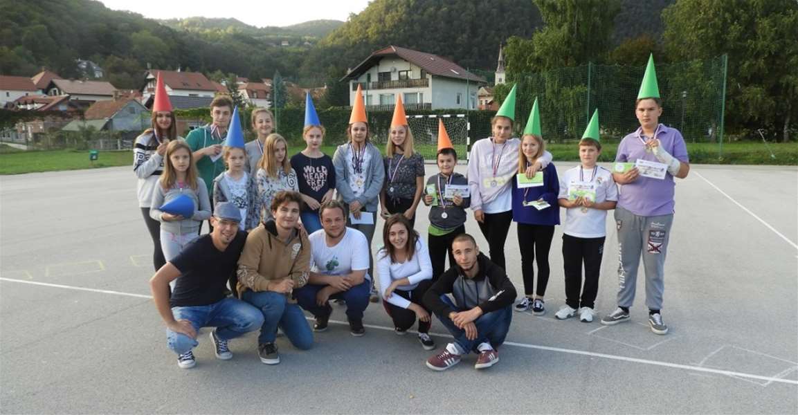 dječji čovječe ne ljuti se branje grojzdja.jpg