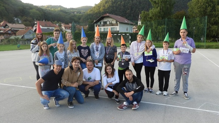 dječji čovječe ne ljuti se branje grojzdja.jpg