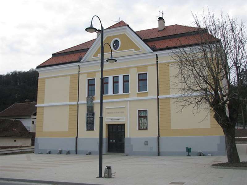 knjižnica pregrada.jpg