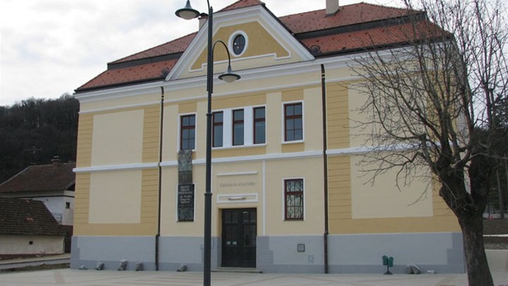 knjižnica pregrada.jpg