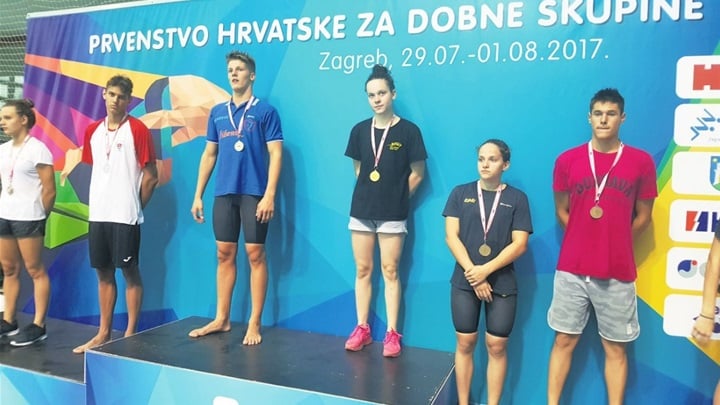 SPORT 14.8._PLIVANJE Jana Vranić na najvišoj stepenici postolja.jpg