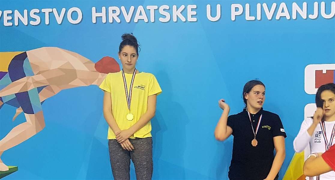 SPORT 8.1._PLIVANJE Hana Sivec i Tesa Novak.jpg