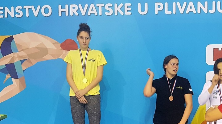 SPORT 8.1._PLIVANJE Hana Sivec i Tesa Novak.jpg