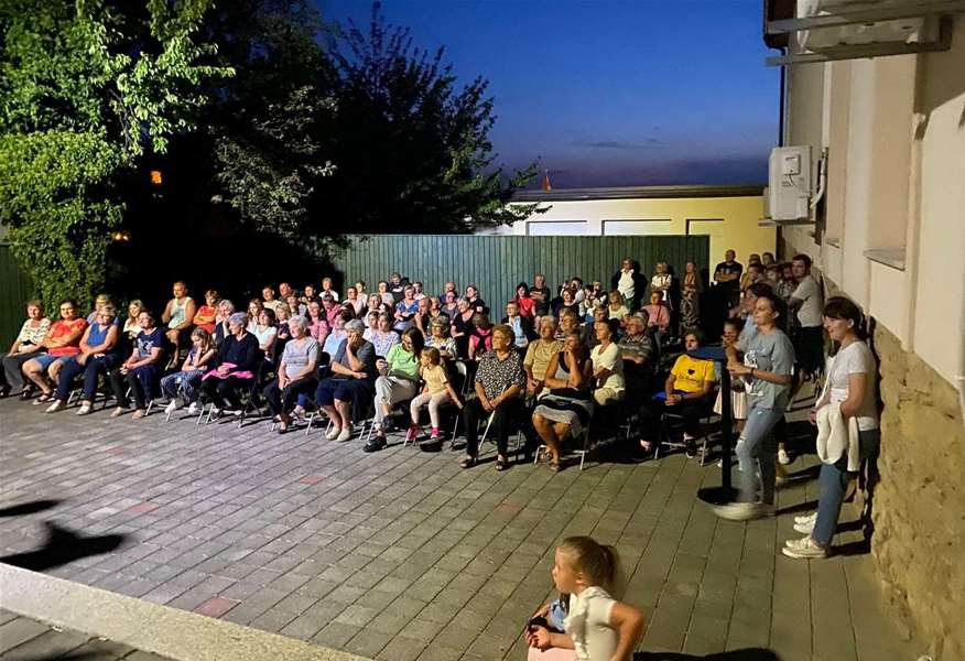 AKUD 'Žensko kazalište' iz Jesenja nasmijalo brojnu publiku1.jpg