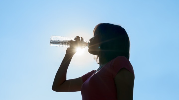 female-drinking-water-hot-summer-heat-stroke-concept_43919-262.jpg
