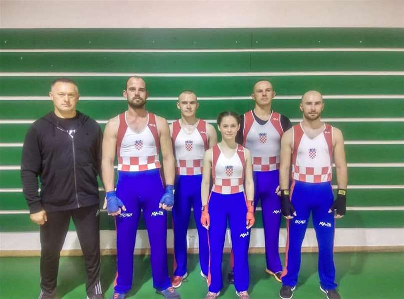 SPORT 16.10._SAVATE Reprezentativci iz SK Stubica s trenerom Srećkom Znikom-1.jpg