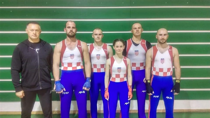 SPORT 16.10._SAVATE Reprezentativci iz SK Stubica s trenerom Srećkom Znikom-1.jpg